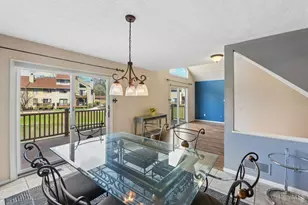 9321 Hunters Creek Dr, Blue Ash, OH 45242 - Photo 12