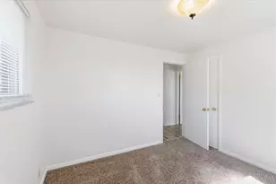 4947 Charlemar Dr, Cincinnati, OH 45227 - Photo 14