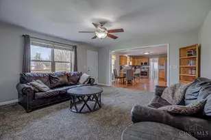 1399 Treaty Ct, Hamilton, OH 45013 - Photo 2