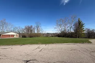 6328 Oakcreek Dr, Cincinnati, OH 45247 - Photo 6