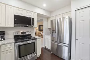 10701 Old Pond Dr, Montgomery, OH 45249 - Photo 14