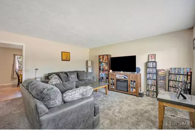 1088 Pinehollow Lane, Springfield Township, OH 45231 - Photo 2