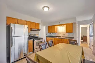 1088 Pinehollow Ln, Springfield Township, OH 45231 - Photo 8