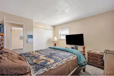 1088 Pinehollow Lane, Springfield Township, OH 45231 - Photo 14