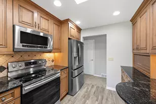 6683 Greentree Dr, Springfield Township, OH 45224 - Photo 14