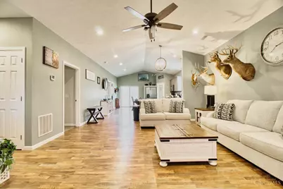 118 N Oklahoma Drive, Jefferson Township, OH 45171 - Photo 2