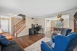 5984 Woodsbend Dr, Miami Township, OH 45150 - Photo 4