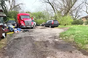 910 Byrd Ave, Lincoln Heights, OH 45215 - Photo 2