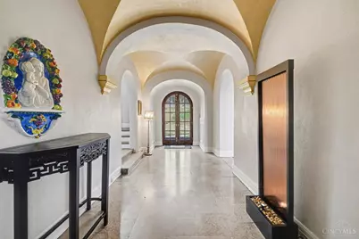 740 N Fred Shuttlesworth Circle, Cincinnati, OH 45229 - Photo 4