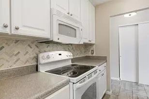 3825 Petoskey Ave, Mariemont, OH 45227 - Photo 6