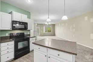 2047 Commons Cir Dr, Batavia Township, OH 45103 - Photo 4