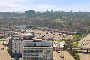 3906 Edwards Rd, Cincinnati, OH 45209 - Photo 2