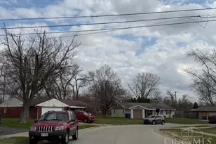 7670 Stancrest Dr, Huber Heights, OH 45424 - Photo 4