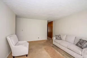 654 Arlington Dr, Union Township, OH 45244 - Photo 6