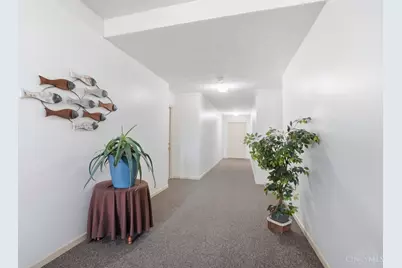 556 Aspen Glen Drive #802, Union Township, OH 45244 - Photo 4