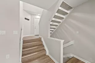 217 Droxford Close, Springdale, OH 45246 - Photo 2