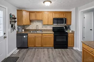 12065 Hazelhurst Dr, Springfield Township, OH 45240 - Photo 6