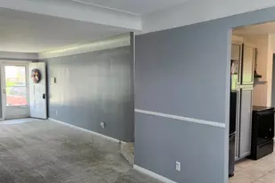 1042 Hollytree Dr, Springfield Township, OH 45231 - Photo 6