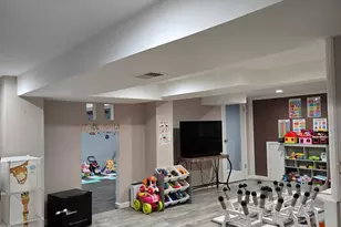 1042 Hollytree Dr, Springfield Township, OH 45231 - Photo 18