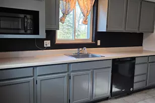 1042 Hollytree Dr, Springfield Township, OH 45231 - Photo 4