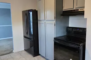 1042 Hollytree Dr, Springfield Township, OH 45231 - Photo 12