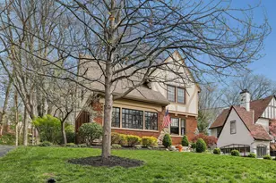 1122 Beverly Hill Dr, Cincinnati, OH 45208 - Photo 2