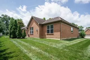 8022 Stonegate Dr, Anderson Township, OH 45255 - Photo 6