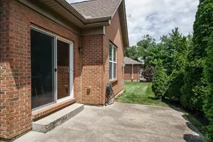 8022 Stonegate Dr, Anderson Township, OH 45255 - Photo 10