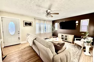 217 W Crest Dr, Reading, OH 45215 - Photo 2