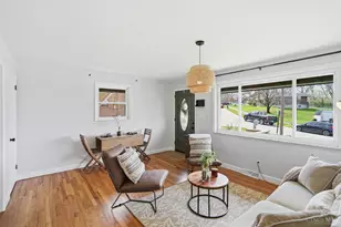 1470 Verdale Dr, Anderson Township, OH 45230 - Photo 8