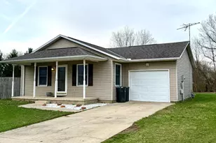 108 W Concord, Bloomingburg, OH 43106 - Photo 2