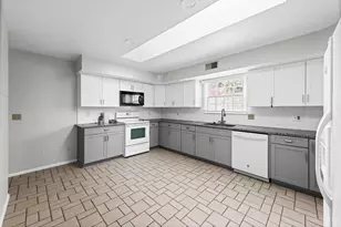 9272 Erin Dr, Colerain Township, OH 45251 - Photo 14