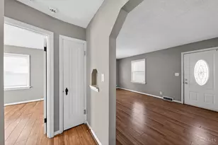 1893 Ashbrook Dr, Cincinnati, OH 45238 - Photo 8