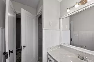 1893 Ashbrook Dr, Cincinnati, OH 45238 - Photo 18