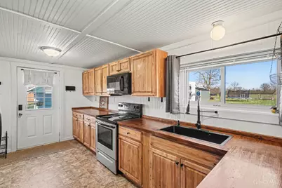 901 Oak Grove Road, Clark Township, OH 45146 - Photo 4