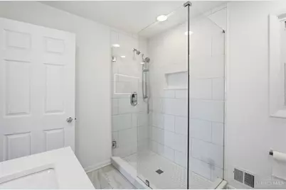 1405 Holman View Drive, Wyoming, OH 45215 - Photo 34