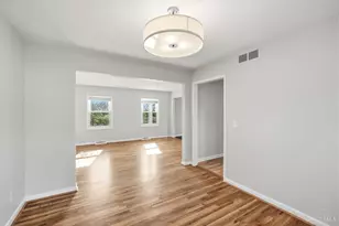 1405 Holman View Dr, Wyoming, OH 45215 - Photo 12