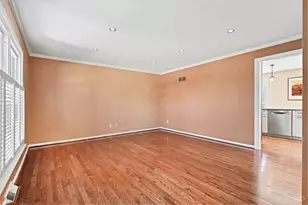 10729 Wellerwoods Dr, Montgomery, OH 45242 - Photo 2