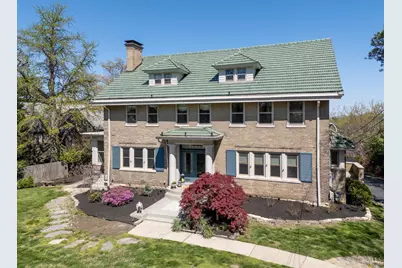 718 Clinton Springs Avenue, Cincinnati, OH 45229 - Photo 2