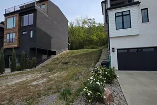 3942 Feemster St, Cincinnati, OH 45226 - Photo 2