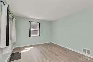 3041 Crestmoor Ln, Green Township, OH 45238 - Photo 8