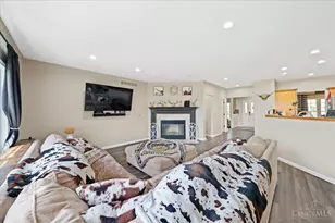 1034 Hill Top Ln, Franklin Township, OH 45120 - Photo 6