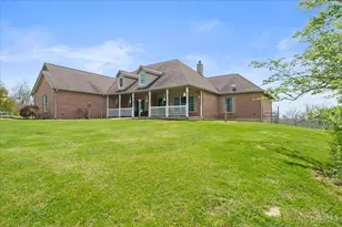 1034 Hill Top Ln, Franklin Township, OH 45120 - Photo 2