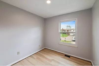 9925 Grasscreek Court, Cincinnati, OH 45231 - Photo 16