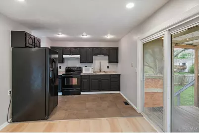 9925 Grasscreek Court, Cincinnati, OH 45231 - Photo 4