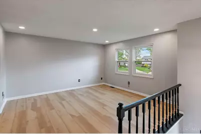 9925 Grasscreek Court, Cincinnati, OH 45231 - Photo 8