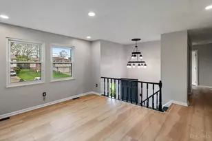 9925 Grasscreek Ct, Cincinnati, OH 45231 - Photo 6