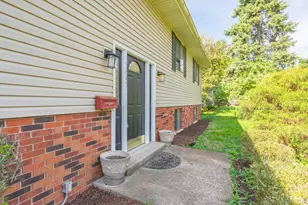 3647 E Galbraith Rd, Amberley, OH 45236 - Photo 4