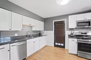 2753 Werkastle Ln, Cincinnati, OH 45211 - Photo 12