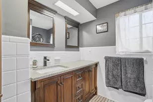 2753 Werkastle Ln, Cincinnati, OH 45211 - Photo 16